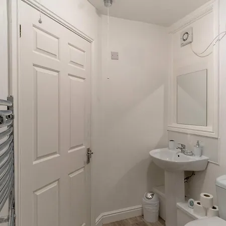 Lovely 1 Bed Harbour-side - Sea Views *